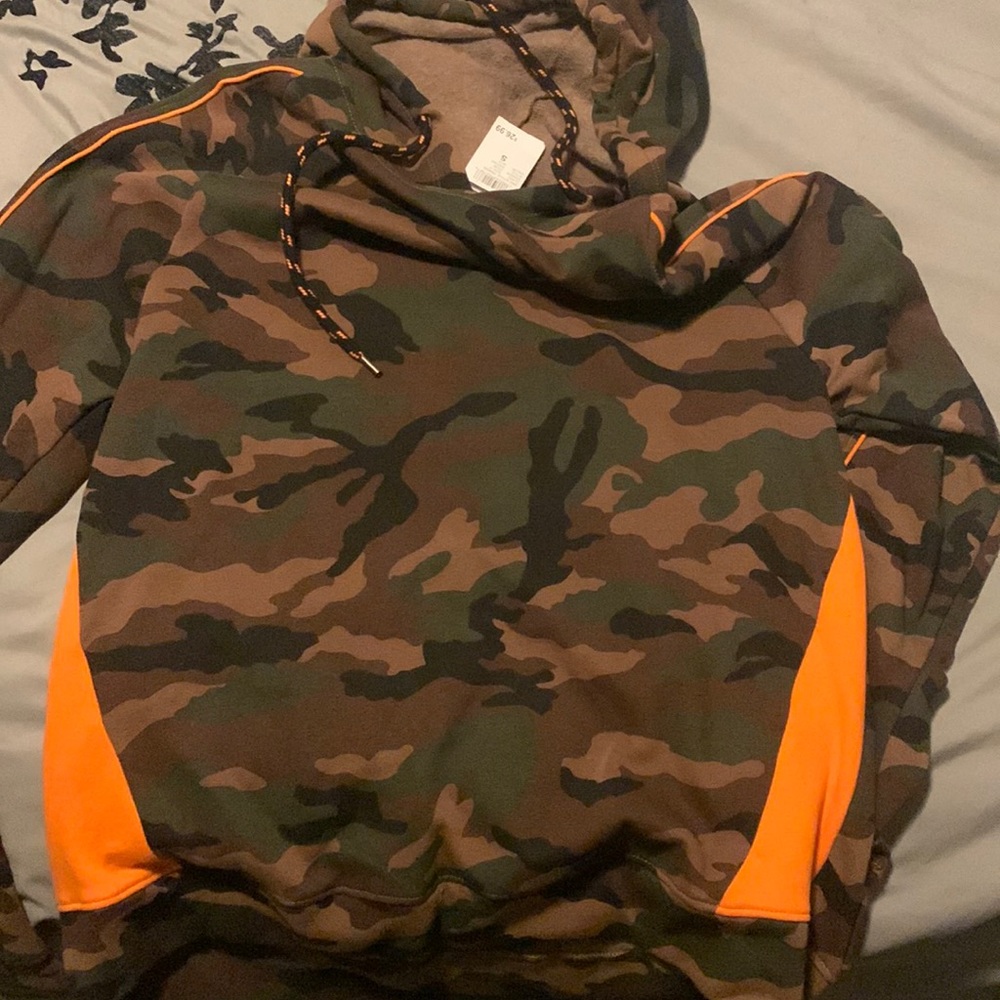 NWT. Rue 21 camouflage mens hoodie